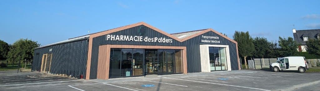 Façade actuelle de la Pharmacie des Polders — période Alexia Dubois