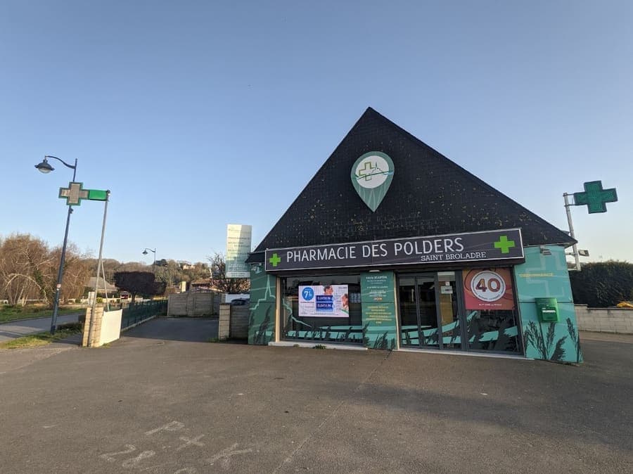 Façade Pharmacie des Polders — période Sylvain Lemarchand