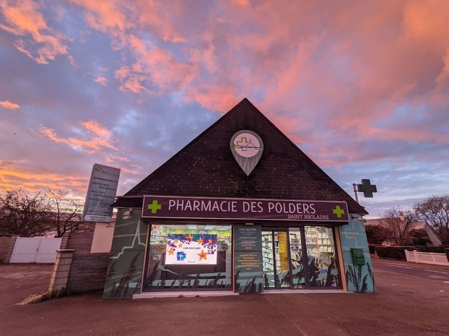 Pharmacie des Polders au crépuscule — période Lemarchand