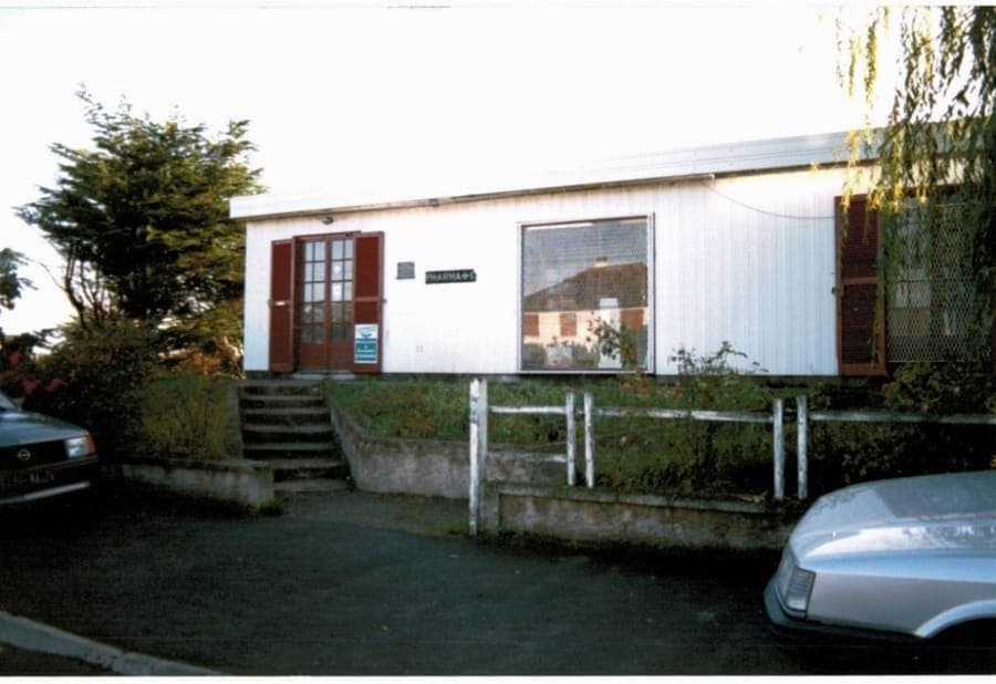 Façade du premier bâtiment PHARMACIE — période D'hem 1988-1997